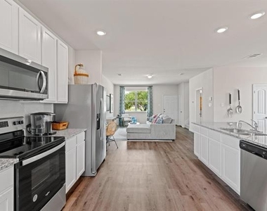 5600 Shore Point Trail - Photo Thumbnail 15