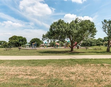 1461 Javelin Way - Photo Thumbnail 11
