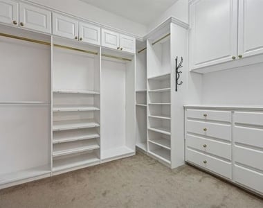 5012 Kirkland Court - Photo Thumbnail 10
