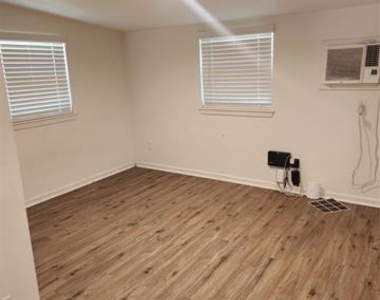 202 W Martin - Photo Thumbnail 2