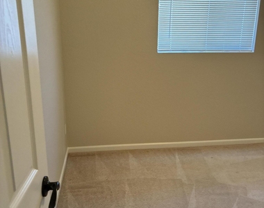 2058 E Fremont Drive - Photo Thumbnail 11