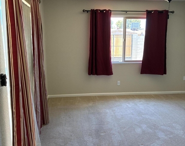 2058 E Fremont Drive - Photo Thumbnail 7
