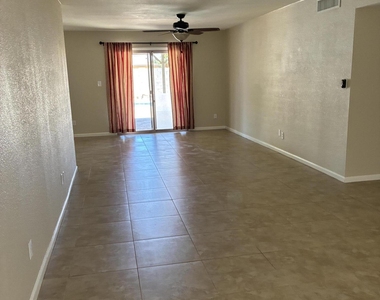 2058 E Fremont Drive - Photo Thumbnail 2