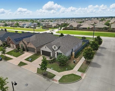 1100 Parkstone Drive - Photo Thumbnail 21