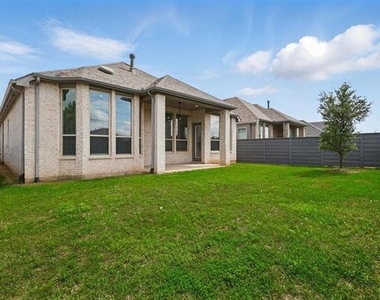 1100 Parkstone Drive - Photo Thumbnail 20