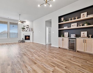 1100 Parkstone Drive - Photo Thumbnail 3