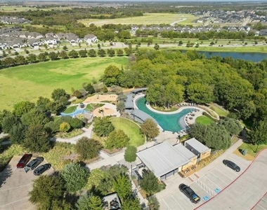 1100 Parkstone Drive - Photo Thumbnail 14