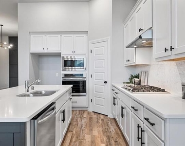 1100 Parkstone Drive - Photo Thumbnail 8