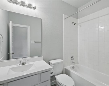 1100 Parkstone Drive - Photo Thumbnail 17