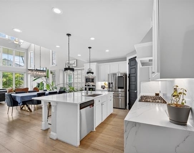 8700 Fairway Lane - Photo Thumbnail 12