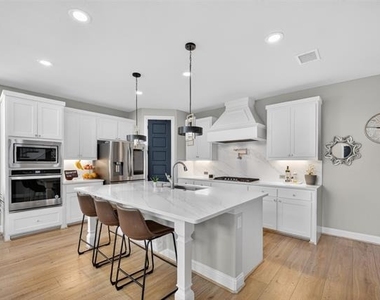 8700 Fairway Lane - Photo Thumbnail 11