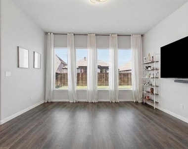 3006 Milton Drive - Photo Thumbnail 12