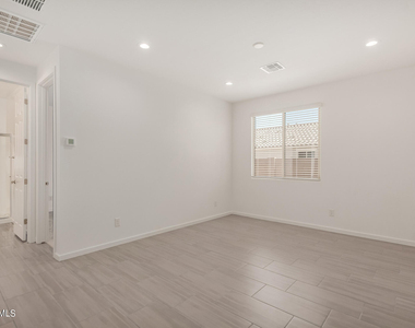 2503 S 180th Drive - Photo Thumbnail 19