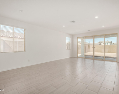 2503 S 180th Drive - Photo Thumbnail 10