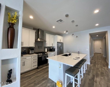 40505 W Agave Road - Photo Thumbnail 11