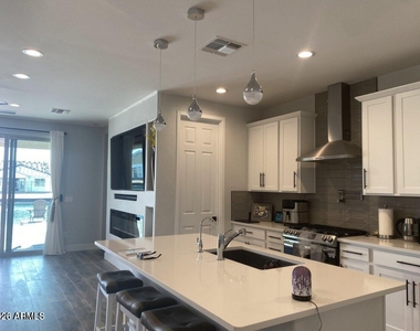 40505 W Agave Road - Photo Thumbnail 2