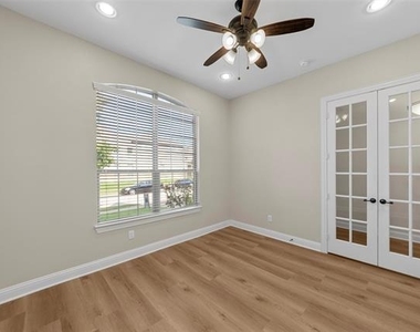 1213 Lewiston Drive - Photo Thumbnail 14