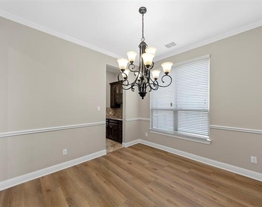 1213 Lewiston Drive - Photo Thumbnail 12