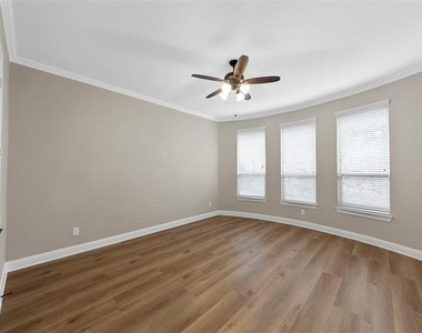 1213 Lewiston Drive - Photo Thumbnail 16