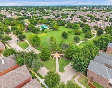 4200 Mesa Drive - Photo Thumbnail 9