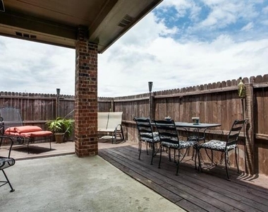 4200 Mesa Drive - Photo Thumbnail 2
