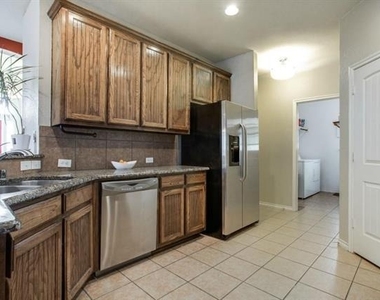4200 Mesa Drive - Photo Thumbnail 7