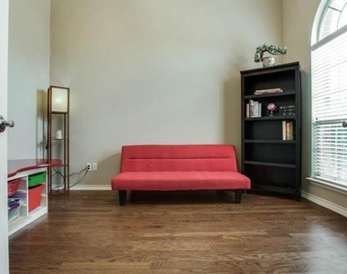 4200 Mesa Drive - Photo Thumbnail 5