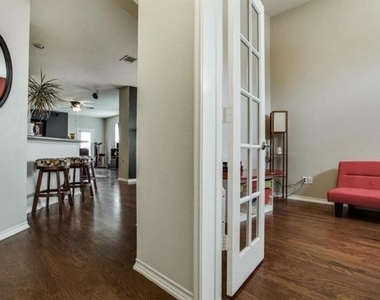 4200 Mesa Drive - Photo Thumbnail 4