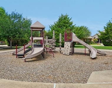 4200 Mesa Drive - Photo Thumbnail 18