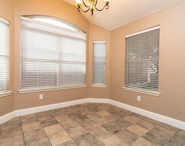 5512 Glenview Lane - Photo Thumbnail 9