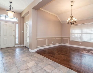 5512 Glenview Lane - Photo Thumbnail 3