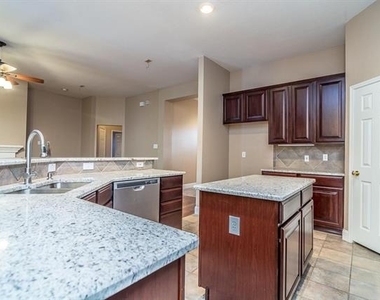 5512 Glenview Lane - Photo Thumbnail 12