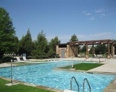 5512 Glenview Lane - Photo Thumbnail 2