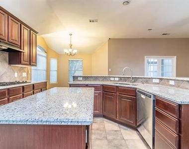 5512 Glenview Lane - Photo Thumbnail 11