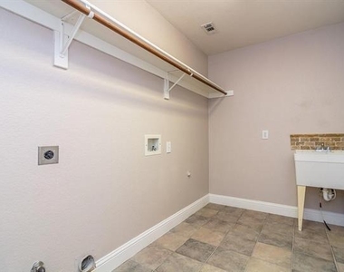 5512 Glenview Lane - Photo Thumbnail 17