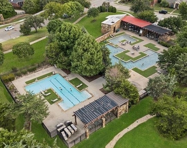 5512 Glenview Lane - Photo Thumbnail 1