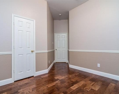 5512 Glenview Lane - Photo Thumbnail 16