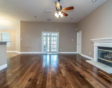 5512 Glenview Lane - Photo Thumbnail 6