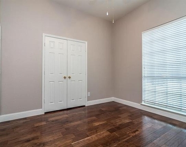 5512 Glenview Lane - Photo Thumbnail 15