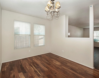 2812 Paddock Way - Photo Thumbnail 14