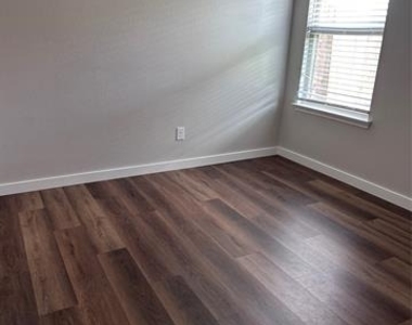 1404 Pampa Grass Drive - Photo Thumbnail 13