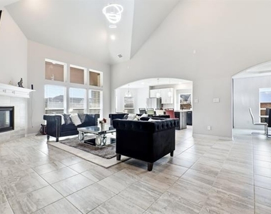 1315 Cascade Lane - Photo Thumbnail 2
