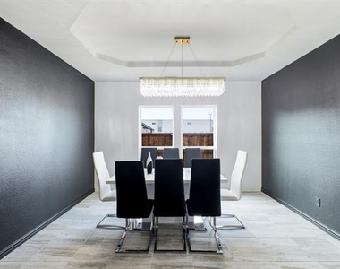 1315 Cascade Lane - Photo Thumbnail 8