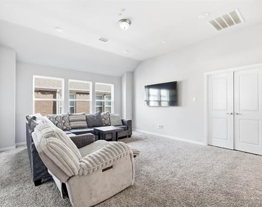 1315 Cascade Lane - Photo Thumbnail 14
