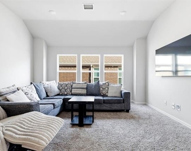 1315 Cascade Lane - Photo Thumbnail 15