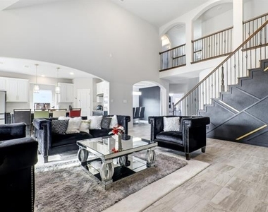 1315 Cascade Lane - Photo Thumbnail 3