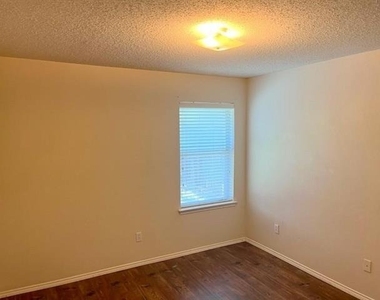 8055 Raleigh Drive - Photo Thumbnail 16