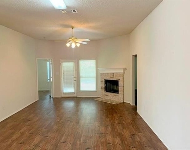 8055 Raleigh Drive - Photo Thumbnail 4