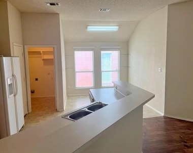 8055 Raleigh Drive - Photo Thumbnail 9