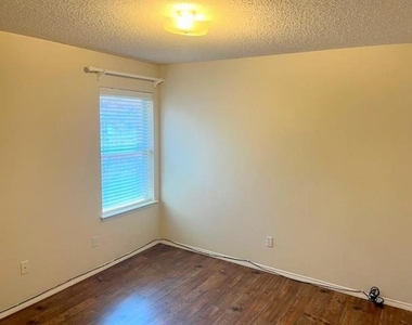 8055 Raleigh Drive - Photo Thumbnail 17